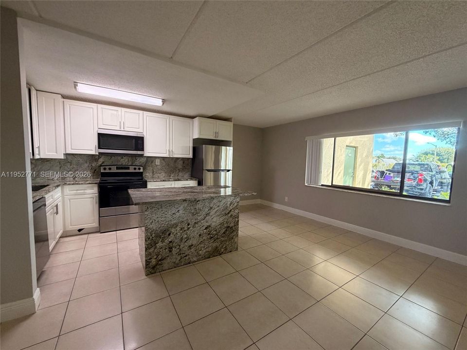 Recently Rented: $2,050 (2 beds, 2 baths, 909 Square Feet)