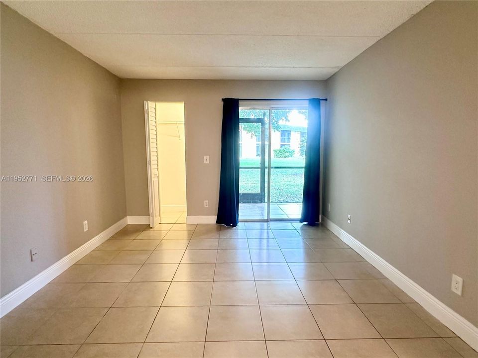 Recently Rented: $2,050 (2 beds, 2 baths, 909 Square Feet)