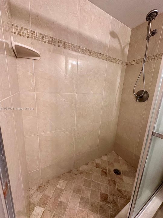 Recently Rented: $2,050 (2 beds, 2 baths, 909 Square Feet)