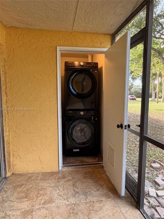Recently Rented: $2,050 (2 beds, 2 baths, 909 Square Feet)
