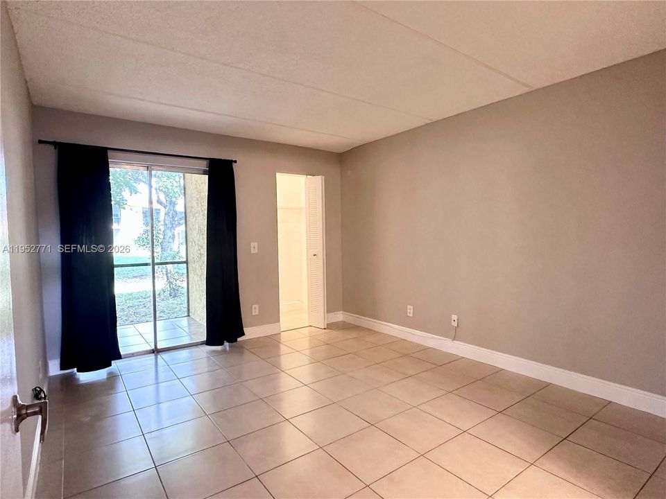 Recently Rented: $2,050 (2 beds, 2 baths, 909 Square Feet)