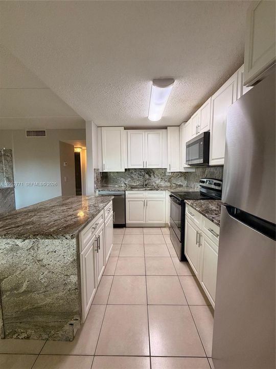 Recently Rented: $2,050 (2 beds, 2 baths, 909 Square Feet)