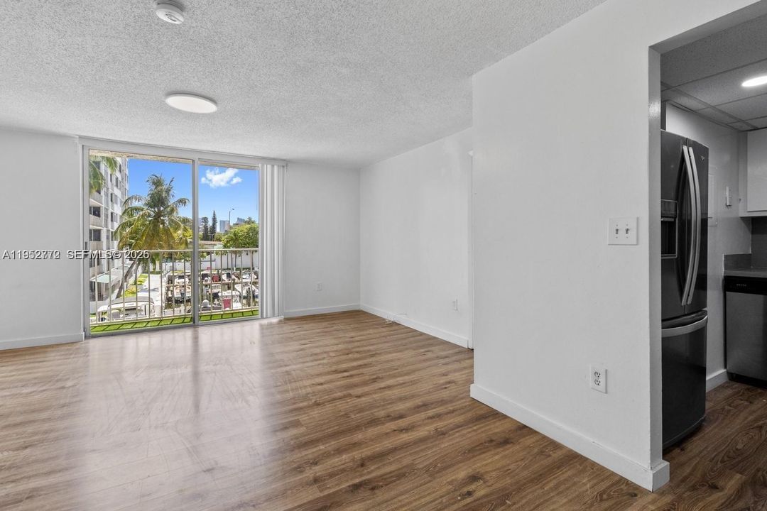 En Venta: $339,000 (2 camas, 2 baños, 899 Pies cuadrados)