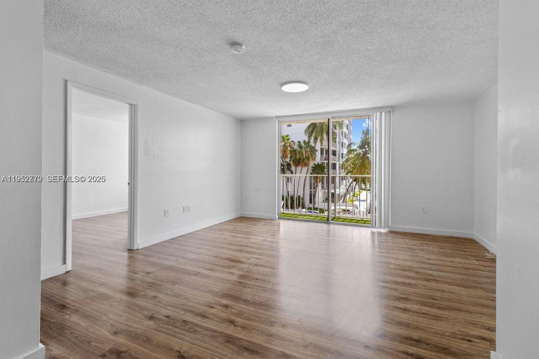 En Venta: $339,000 (2 camas, 2 baños, 899 Pies cuadrados)