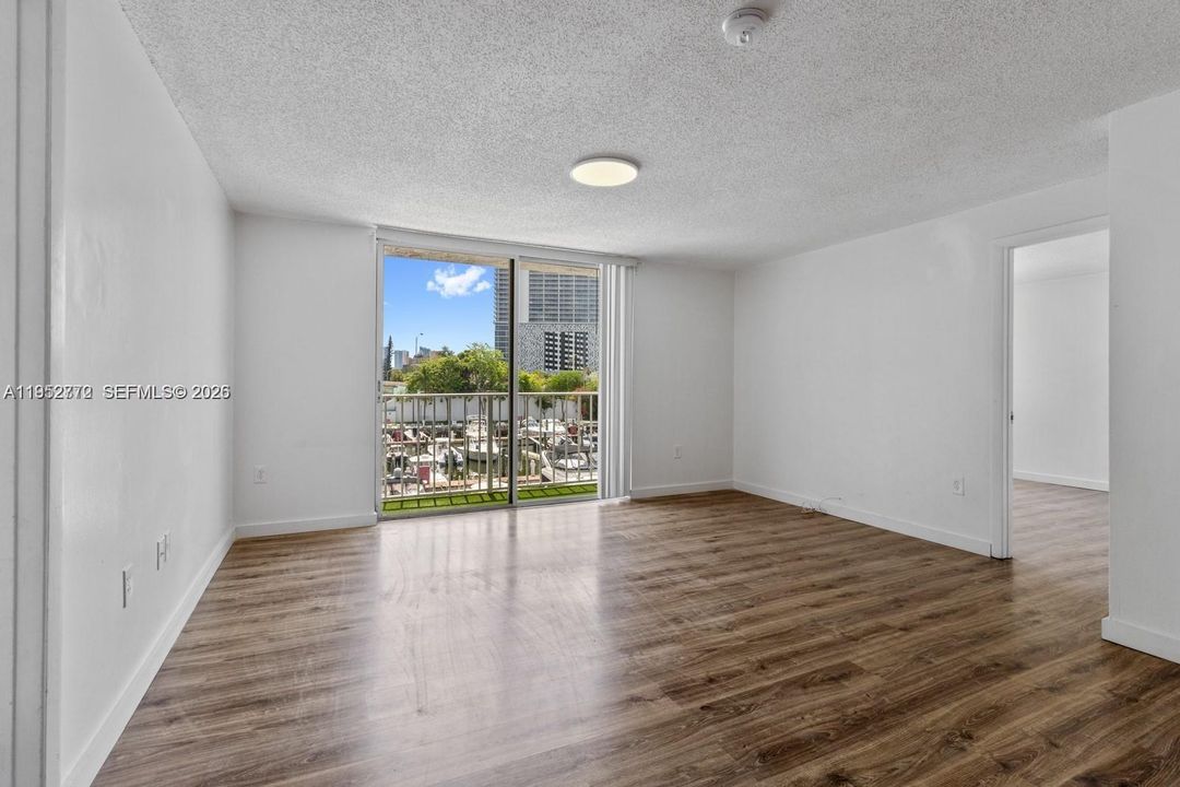 En Venta: $339,000 (2 camas, 2 baños, 899 Pies cuadrados)