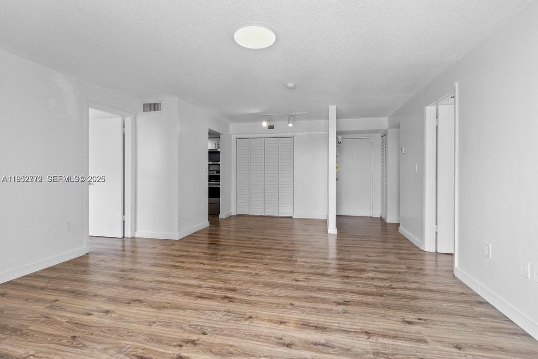 En Venta: $339,000 (2 camas, 2 baños, 899 Pies cuadrados)