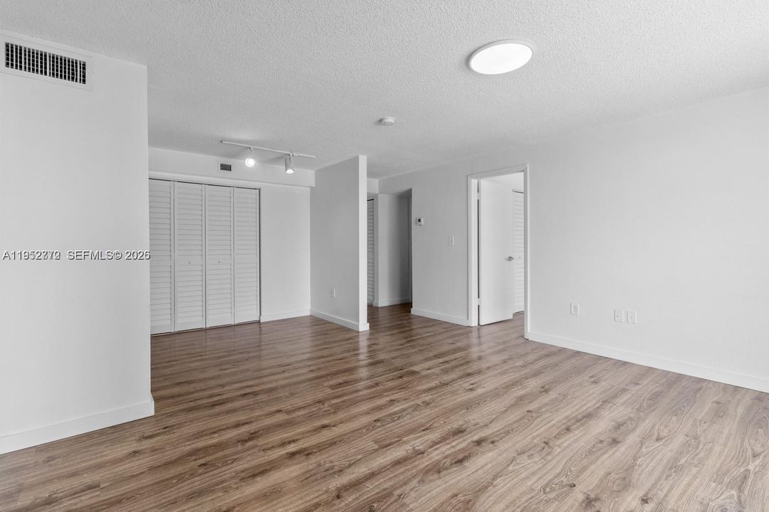 En Venta: $339,000 (2 camas, 2 baños, 899 Pies cuadrados)