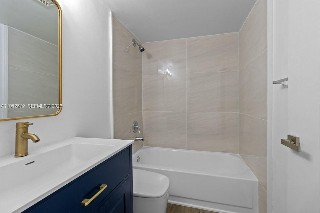 En Venta: $339,000 (2 camas, 2 baños, 899 Pies cuadrados)