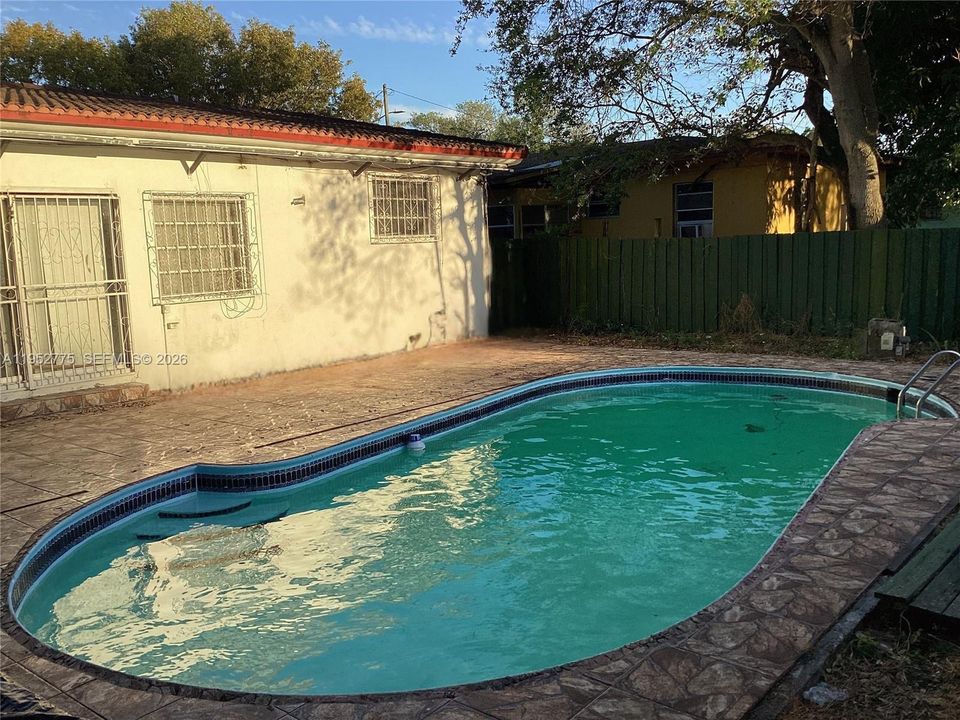 For Sale: $465,000 (3 beds, 2 baths, 1406 Square Feet)