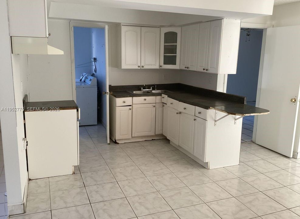 For Sale: $465,000 (3 beds, 2 baths, 1406 Square Feet)