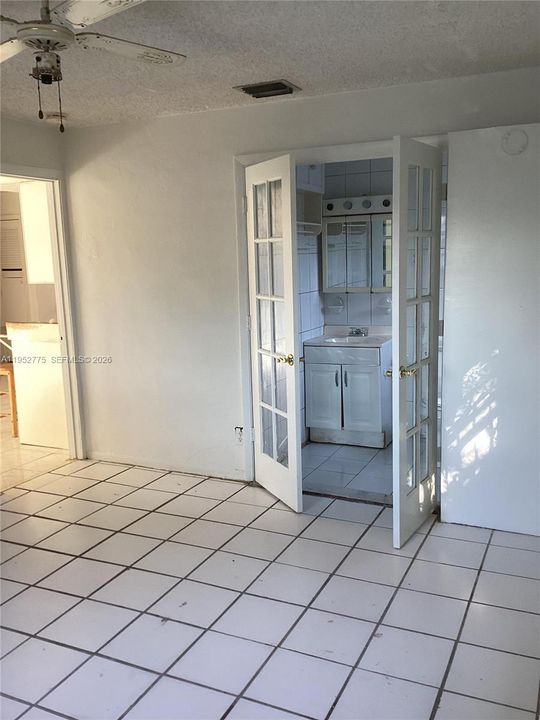For Sale: $465,000 (3 beds, 2 baths, 1406 Square Feet)
