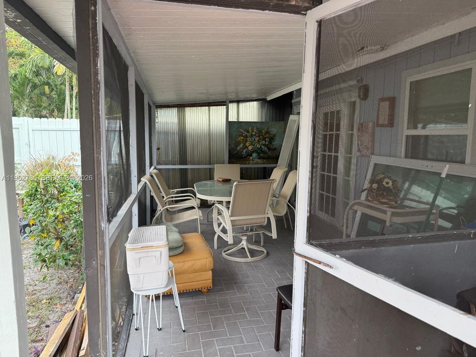 На продажу: $360,000 (2 спален, 2 ванн, 1294 Квадратных фут)