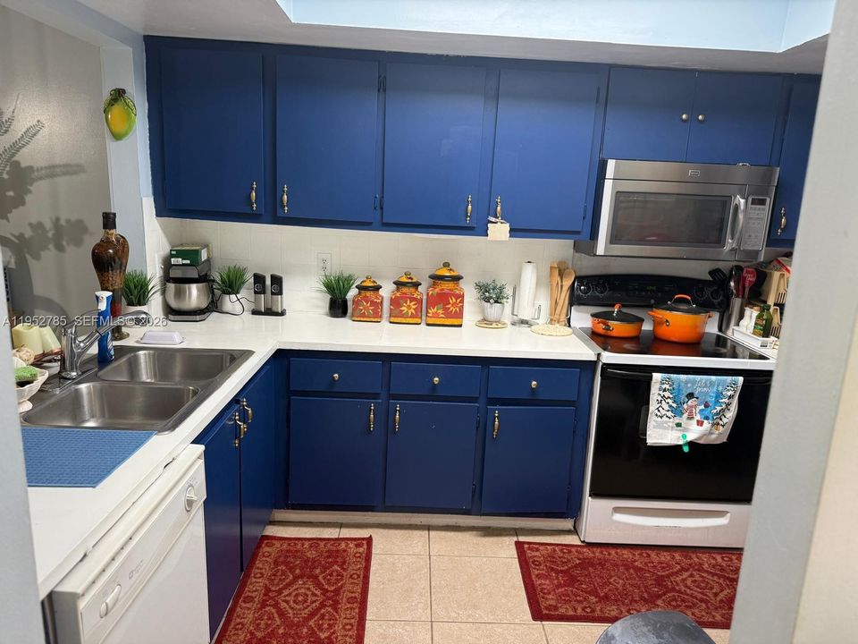 На продажу: $360,000 (2 спален, 2 ванн, 1294 Квадратных фут)