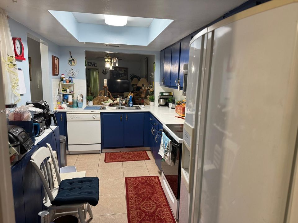 На продажу: $360,000 (2 спален, 2 ванн, 1294 Квадратных фут)