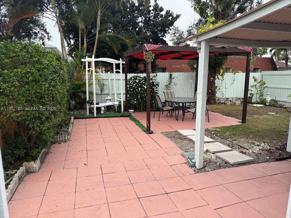 На продажу: $360,000 (2 спален, 2 ванн, 1294 Квадратных фут)