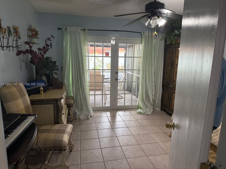 На продажу: $360,000 (2 спален, 2 ванн, 1294 Квадратных фут)