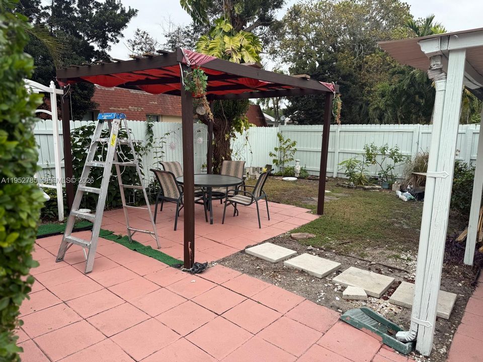 На продажу: $360,000 (2 спален, 2 ванн, 1294 Квадратных фут)