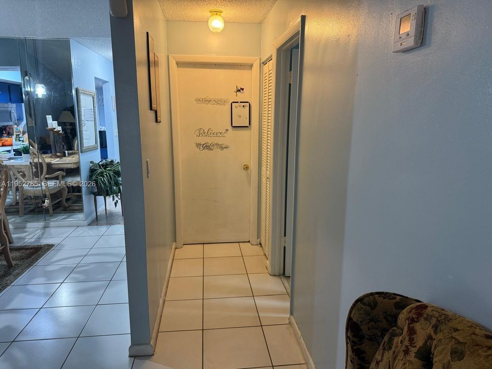 На продажу: $360,000 (2 спален, 2 ванн, 1294 Квадратных фут)