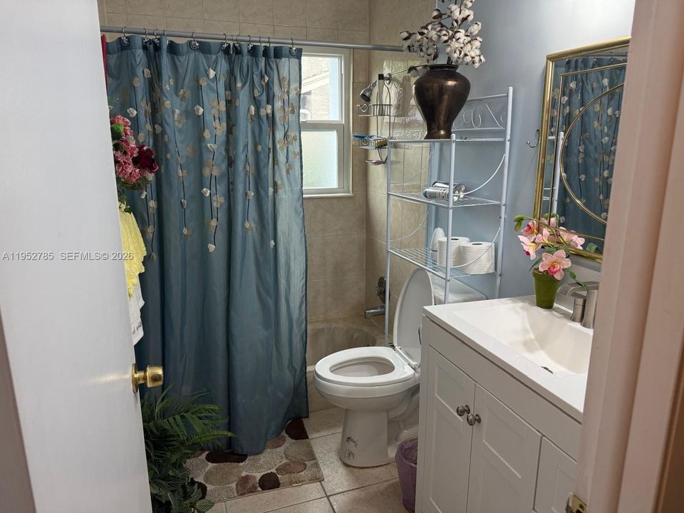 На продажу: $360,000 (2 спален, 2 ванн, 1294 Квадратных фут)