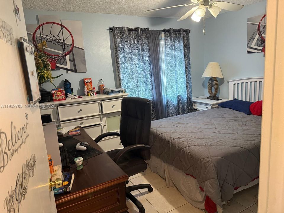 На продажу: $360,000 (2 спален, 2 ванн, 1294 Квадратных фут)