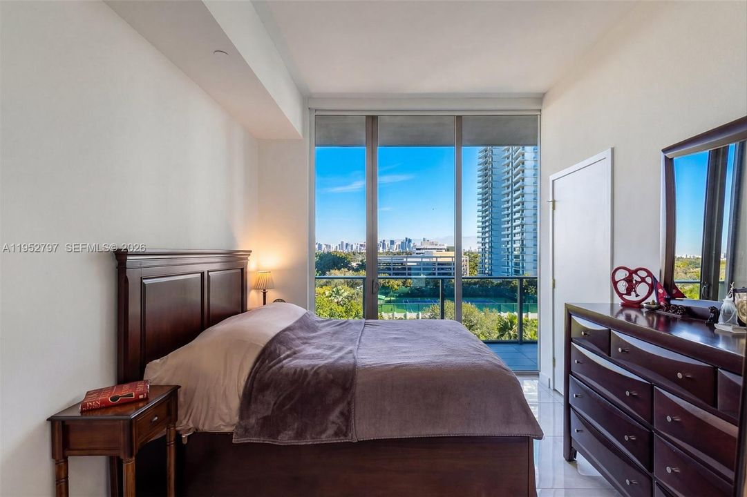 For Sale: $1,250,000 (1 beds, 1 baths, 613 Square Feet)