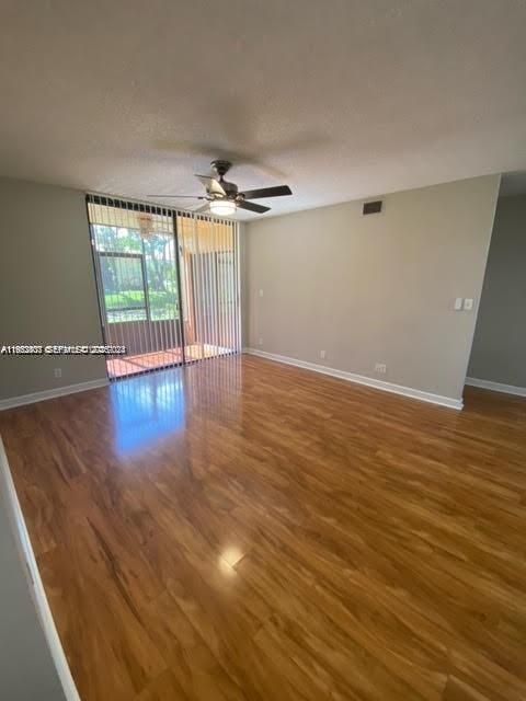 En Venta: $227,000 (2 camas, 2 baños, 950 Pies cuadrados)