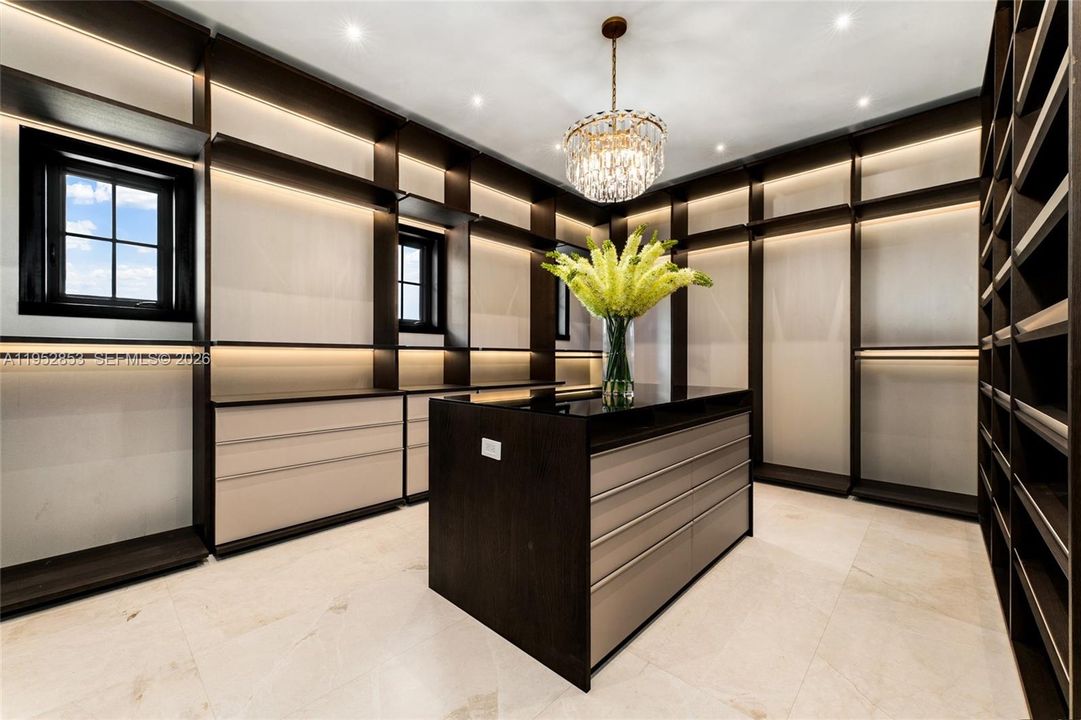 На продажу: $16,995,000 (7 спален, 8 ванн, 9644 Квадратных фут)
