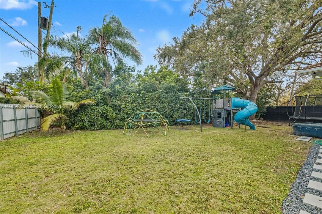 На продажу: $1,050,000 (3 спален, 2 ванн, 1859 Квадратных фут)