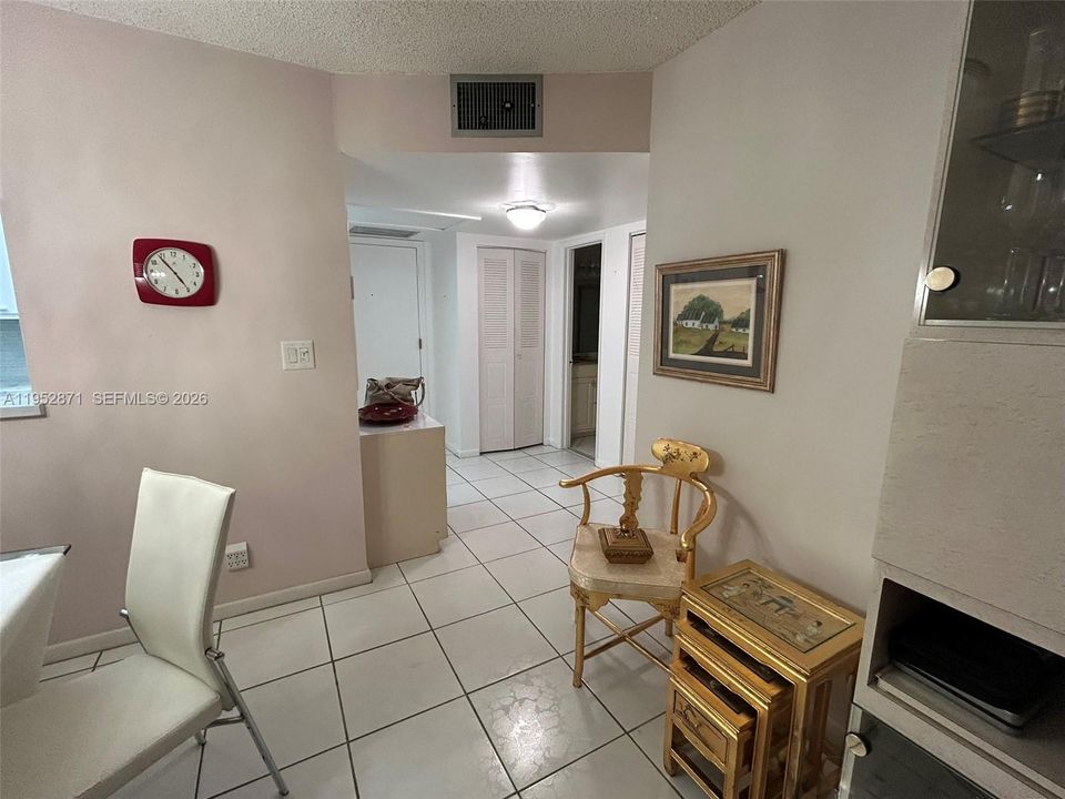 For Sale: $99,000 (1 beds, 1 baths, 680 Square Feet)