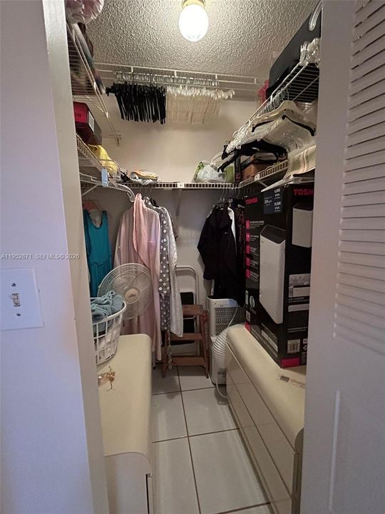 For Sale: $99,000 (1 beds, 1 baths, 680 Square Feet)