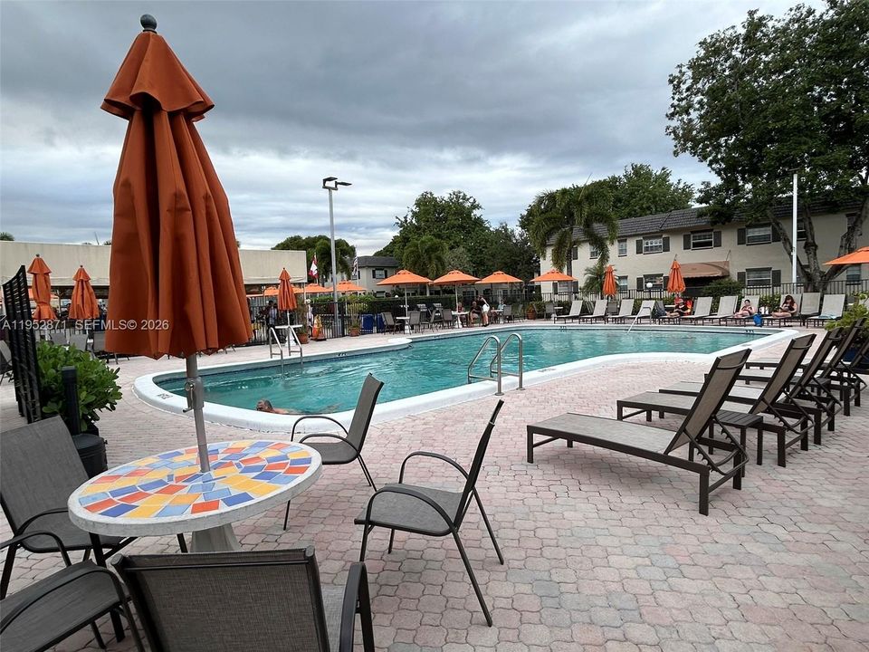 For Sale: $99,000 (1 beds, 1 baths, 680 Square Feet)
