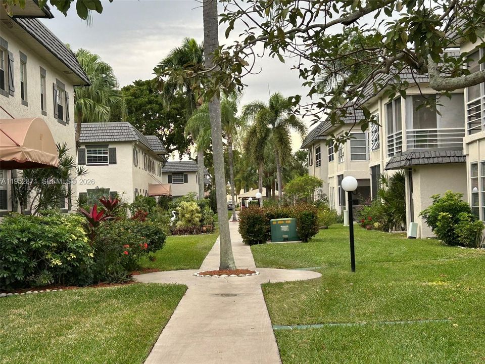 For Sale: $99,000 (1 beds, 1 baths, 680 Square Feet)