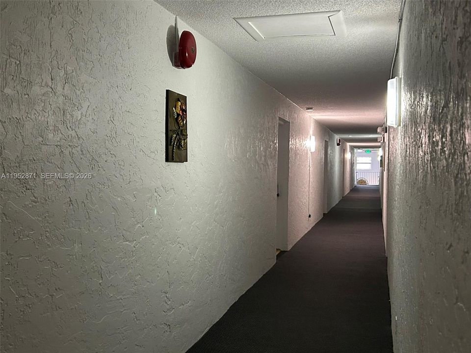 For Sale: $99,000 (1 beds, 1 baths, 680 Square Feet)