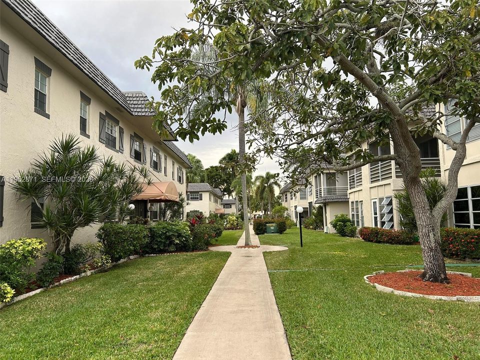 For Sale: $99,000 (1 beds, 1 baths, 680 Square Feet)