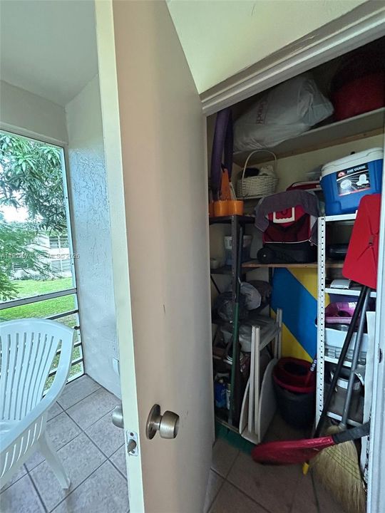 For Sale: $99,000 (1 beds, 1 baths, 680 Square Feet)