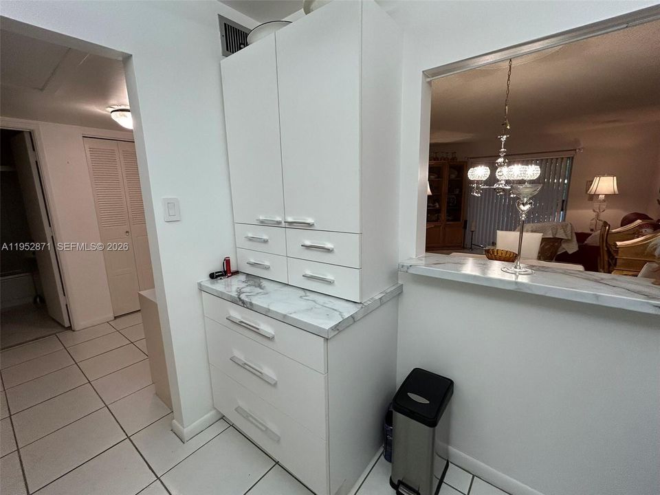 For Sale: $99,000 (1 beds, 1 baths, 680 Square Feet)