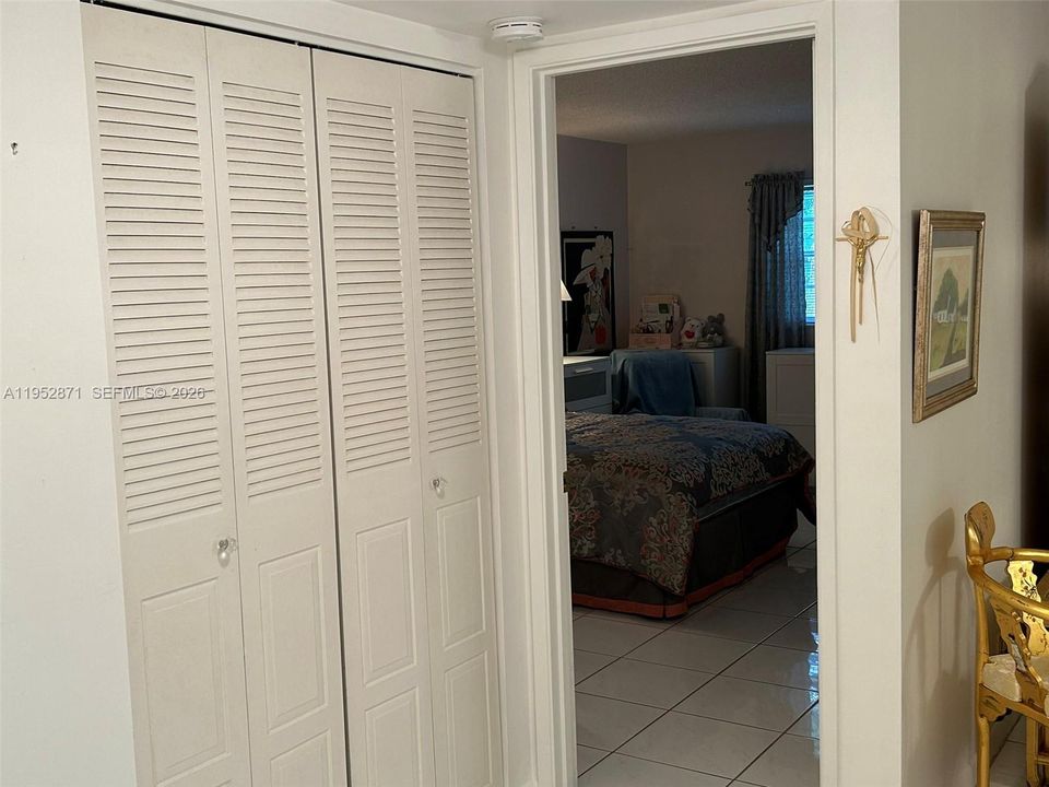 For Sale: $99,000 (1 beds, 1 baths, 680 Square Feet)