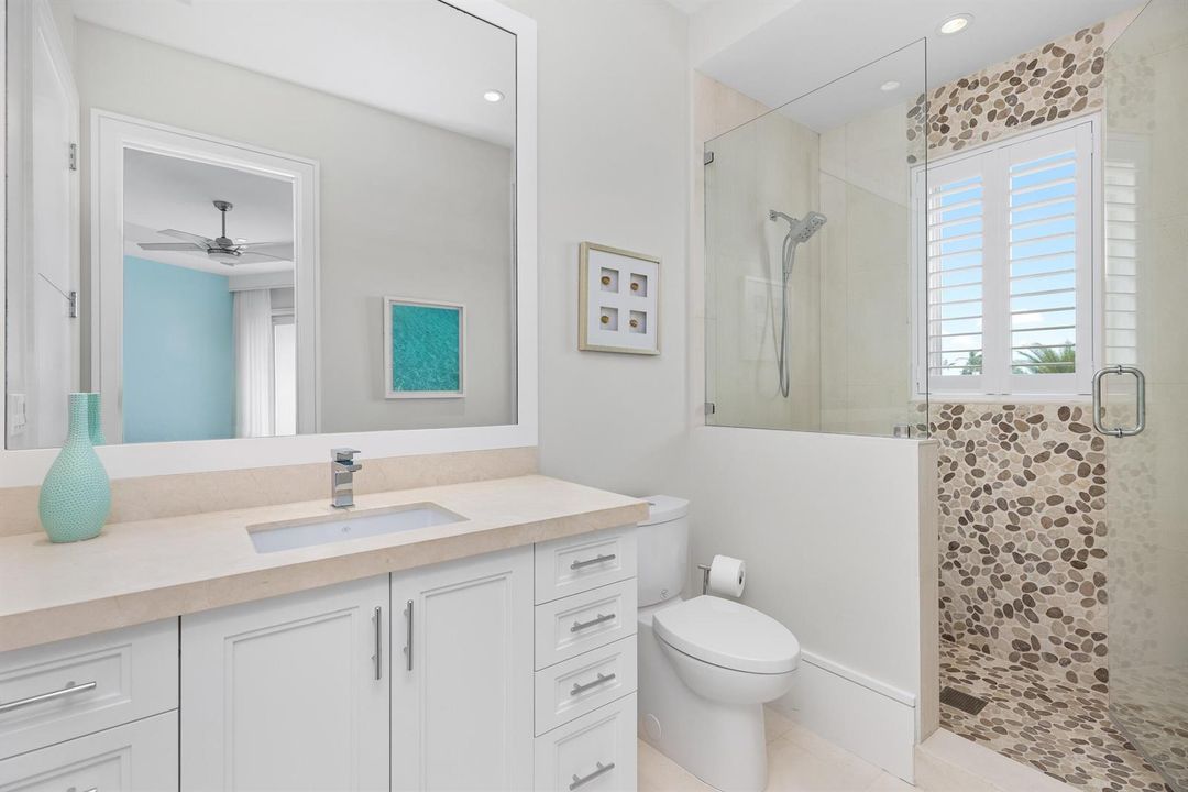 Guest Bathroom 4