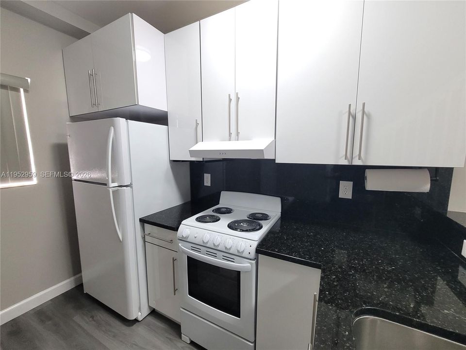 Под контрактом: $239,900 (1 спален, 1 ванн, 627 Квадратных фут)