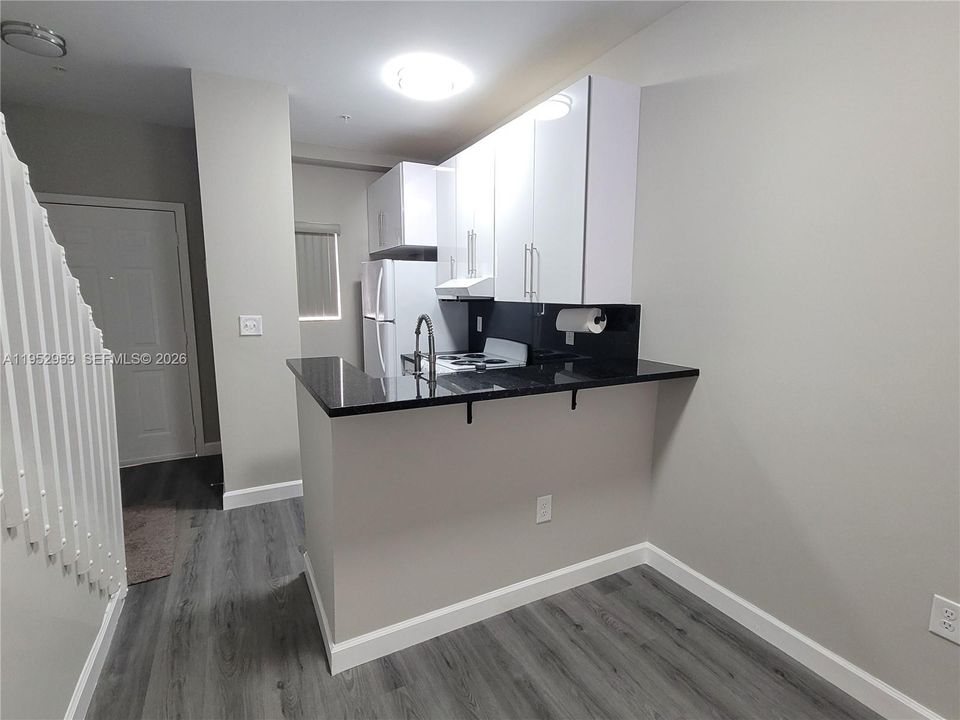 Под контрактом: $239,900 (1 спален, 1 ванн, 627 Квадратных фут)