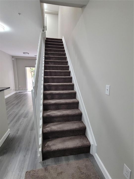 Под контрактом: $239,900 (1 спален, 1 ванн, 627 Квадратных фут)