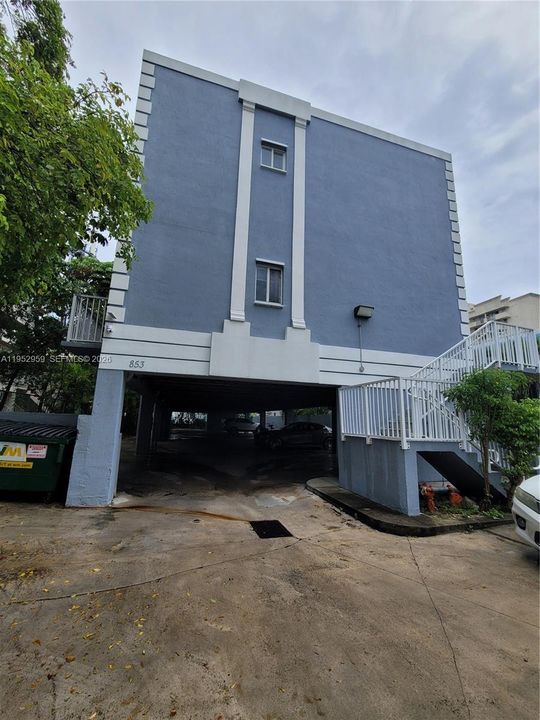 Под контрактом: $239,900 (1 спален, 1 ванн, 627 Квадратных фут)