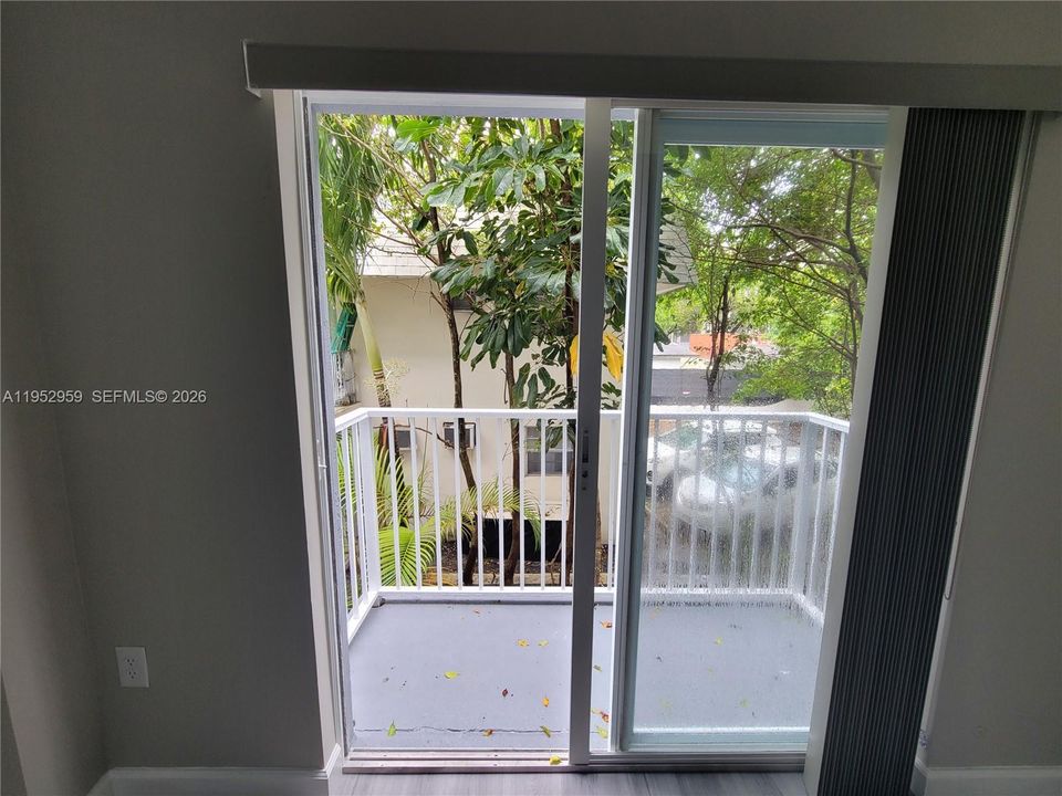 Под контрактом: $239,900 (1 спален, 1 ванн, 627 Квадратных фут)