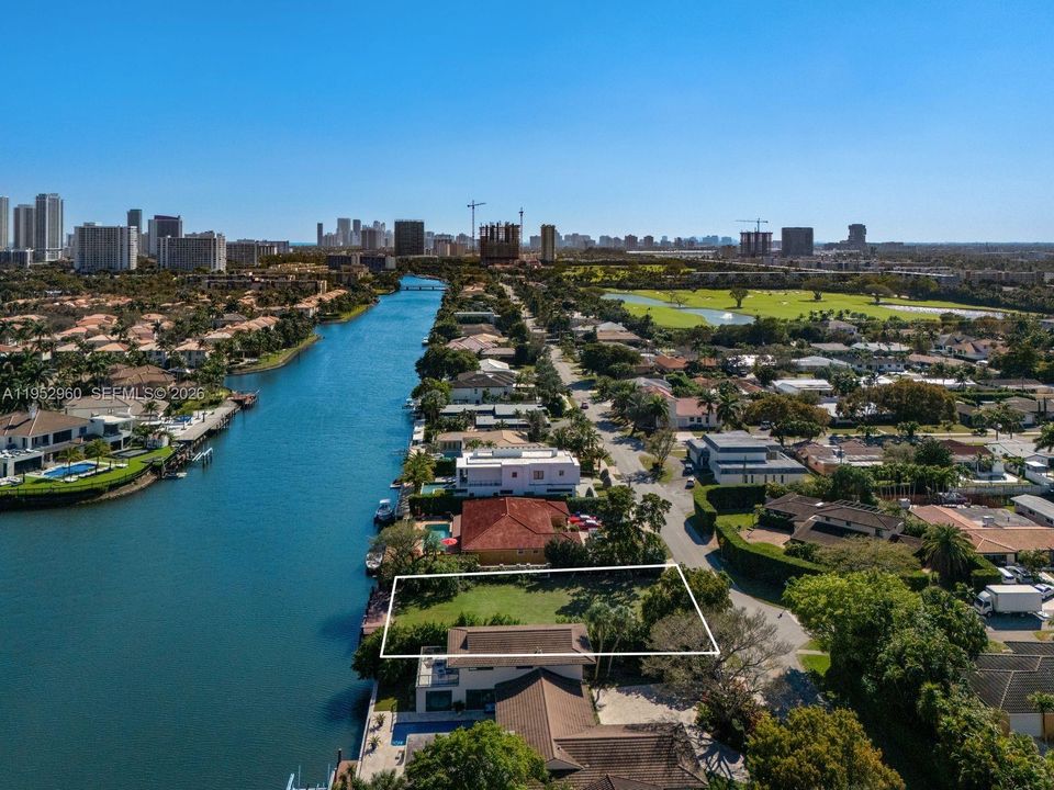 Activo con contrato: $2,750,000 (6 camas, 7 baños, 0 Pies cuadrados)