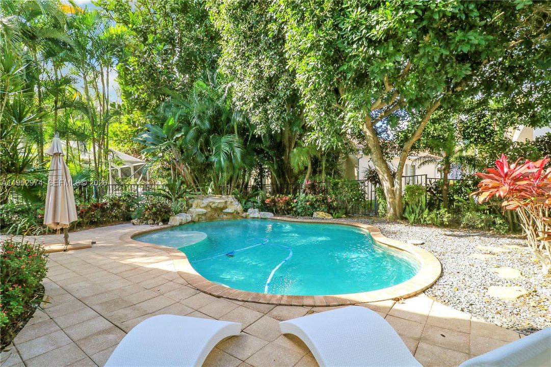 Recently Sold: $775,000 (3 beds, 2 baths, 1928 Square Feet)