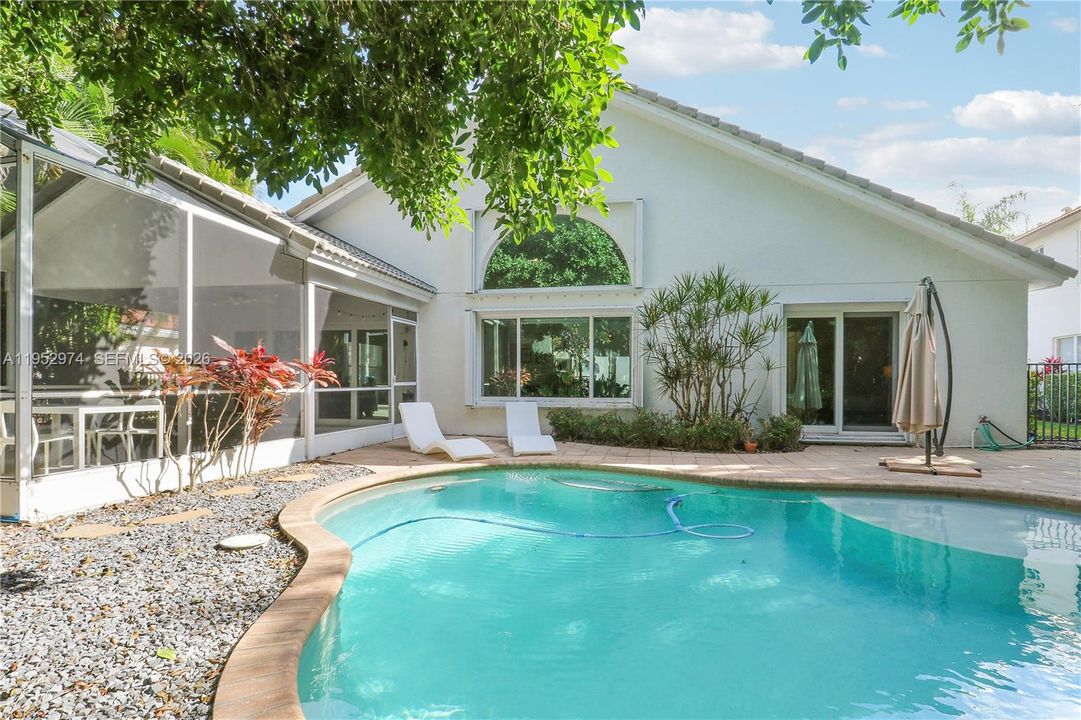 Recently Sold: $775,000 (3 beds, 2 baths, 1928 Square Feet)