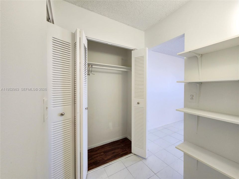 For Sale: $150,000 (1 beds, 1 baths, 828 Square Feet)