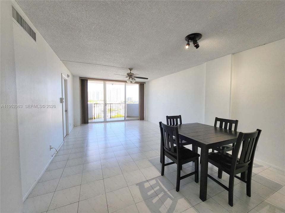 For Sale: $150,000 (1 beds, 1 baths, 828 Square Feet)