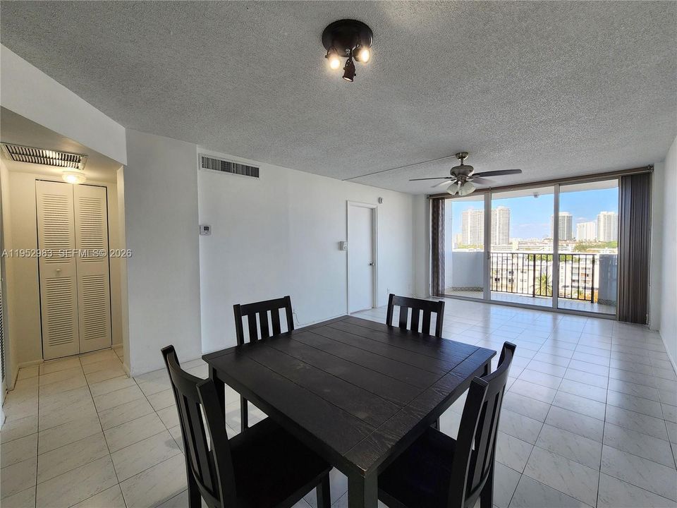 For Sale: $150,000 (1 beds, 1 baths, 828 Square Feet)