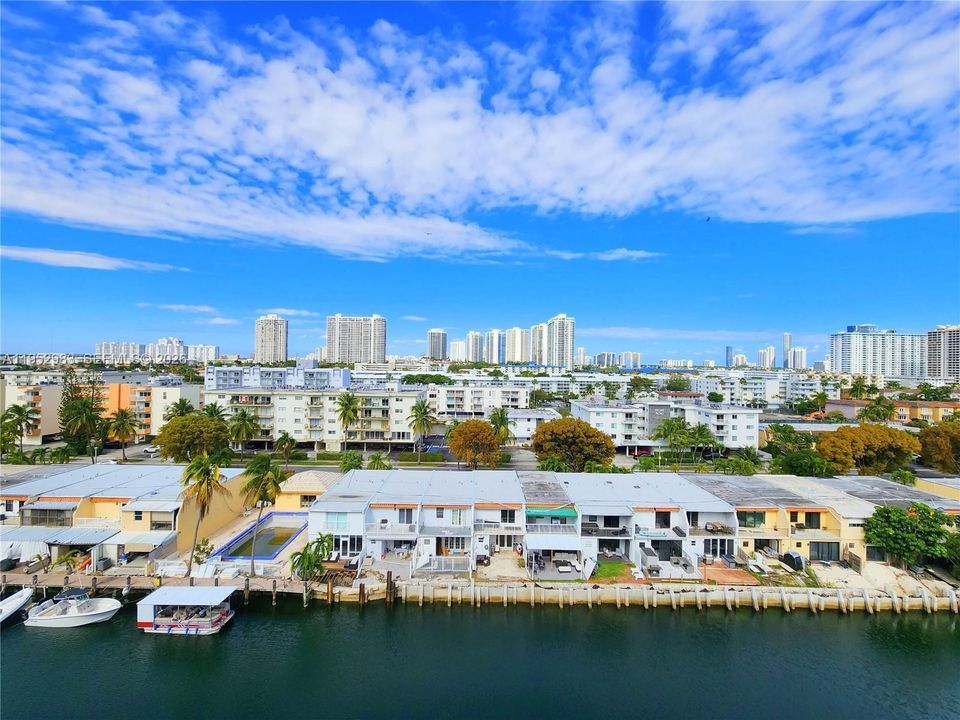 For Sale: $150,000 (1 beds, 1 baths, 828 Square Feet)